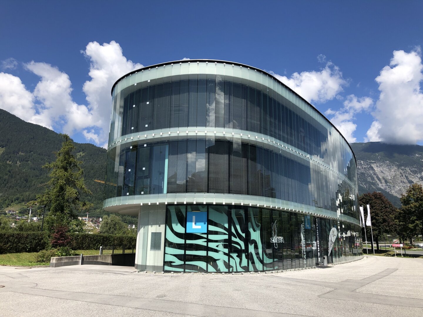 Zwei repräsentative Büroflächen, teilmöbliert, barrierefrei